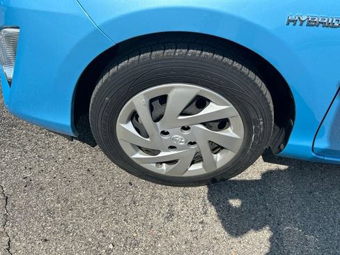 Used 2015 Toyota Prius C One FWD image 11