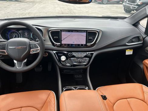 New 2025 Chrysler Pacifica Pinnacle w/ Trailer Tow Group image 36