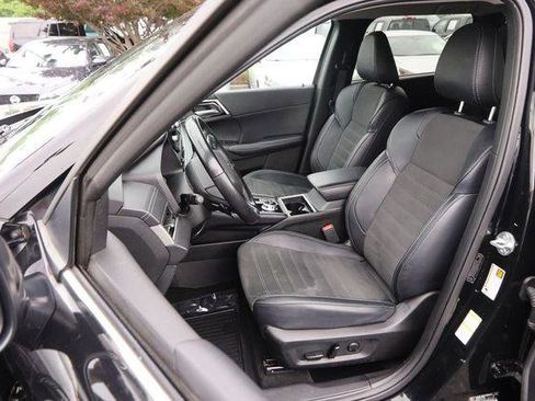 Used 2024 Mitsubishi Outlander SE Black Edition FWD image 9