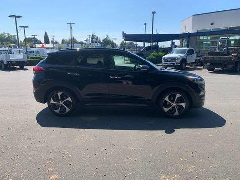 Used 2016 Hyundai Tucson Limited w/ Option Group 03 FWD image 8