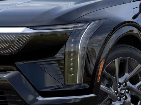 New 2025 Cadillac Optiq Luxury 1 image 10