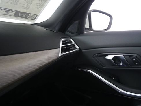 Used 2025 BMW 330i Sedan w/ Premium Package RWD image 27