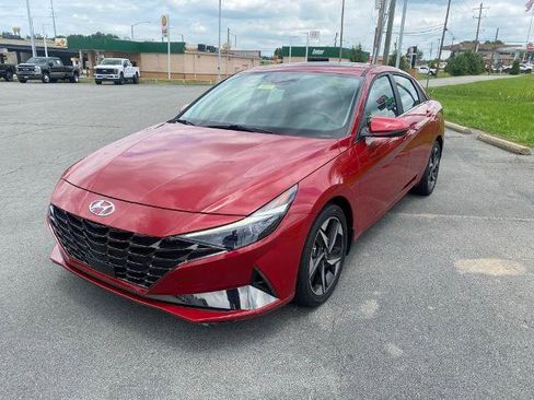 Used 2022 Hyundai Elantra Limited FWD image 3