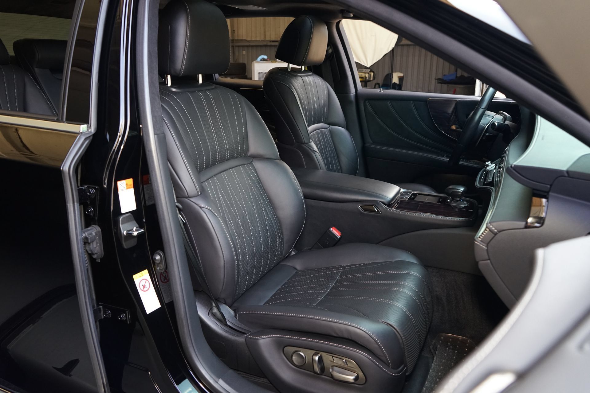 Used 2019 Lexus LS 500 AWD w/ Luxury Package image 4