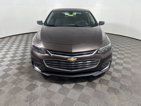 Used 2016 Chevrolet Malibu LT image 2
