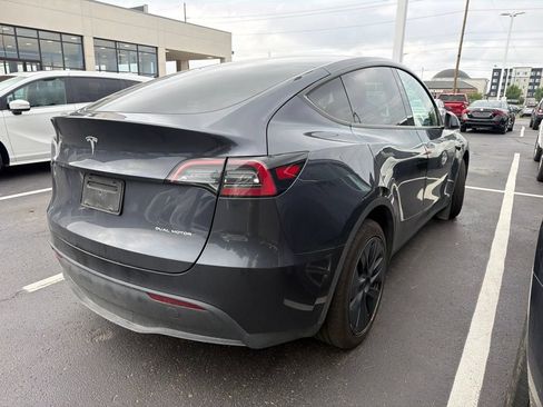 Used 2025 Tesla Model Y Long Range AWD/4WD image 3