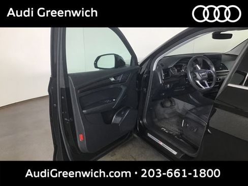 Used 2023 Audi Q5 2.0T Premium w/ Convenience Package AWD/4WD image 10