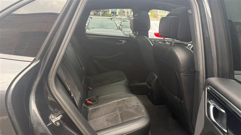 Used 2018 Porsche Macan AWD/4WD image 12