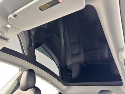 Used 2021 Tesla Model Y Long Range image 12