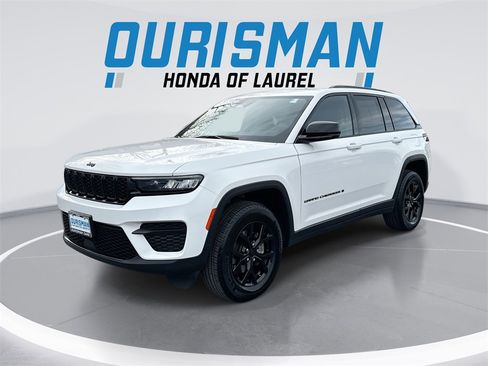 Used 2024 Jeep Grand Cherokee Altitude image 1