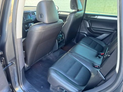 Used 2013 Volkswagen Touareg Sport AWD/4WD image 18