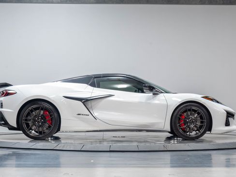 Used 2023 Chevrolet Corvette Z06 RWD image 22