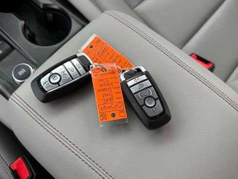 Used 2025 Ford Explorer Active w/ Active Comfort Package AWD/4WD image 6