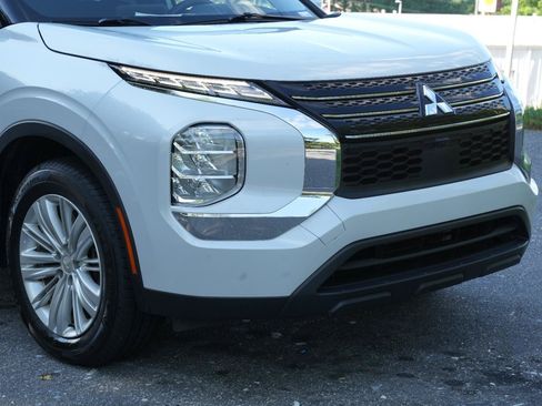 Used 2024 Mitsubishi Outlander ES FWD image 9