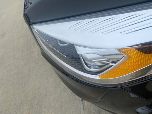 Used 2019 Ford Escape Titanium image 30