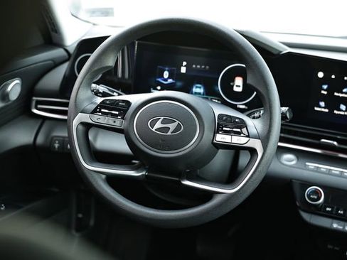 Used 2024 Hyundai Elantra SEL FWD image 26