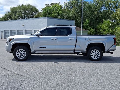 Certified 2025 Toyota Tacoma SR5 AWD/4WD image 4