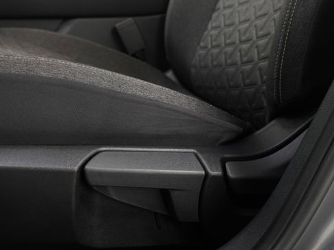 Used 2025 Nissan Kicks SV w/ SV Premium Package image 21