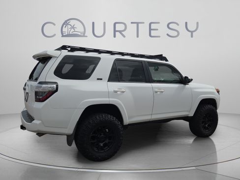 Used 2019 Toyota 4Runner SR5 AWD/4WD image 5
