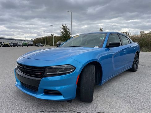 Used 2023 Dodge Charger SXT w/ Blacktop Package image 9
