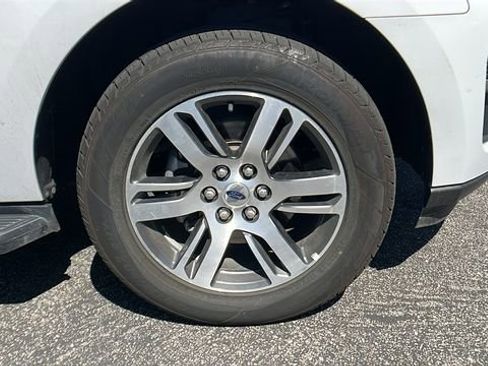 Used 2024 Ford Expedition Limited RWD image 9