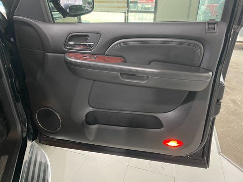 Used 2009 Cadillac Escalade EXT image 30