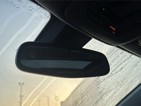 Used 2018 Chevrolet Malibu LT image 24