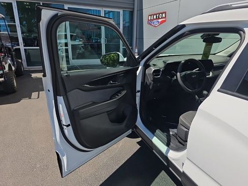 Used 2025 Chevrolet TrailBlazer LT AWD/4WD image 8
