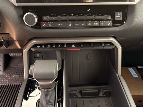 New 2026 Toyota Tundra Limited AWD/4WD image 15