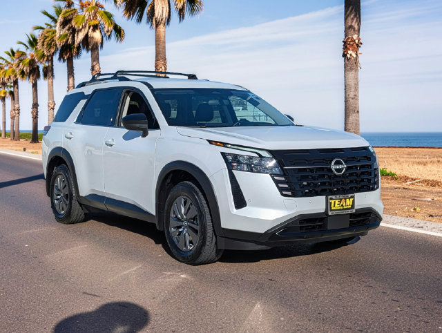 Used 2026 Nissan Pathfinder SV FWD image 4
