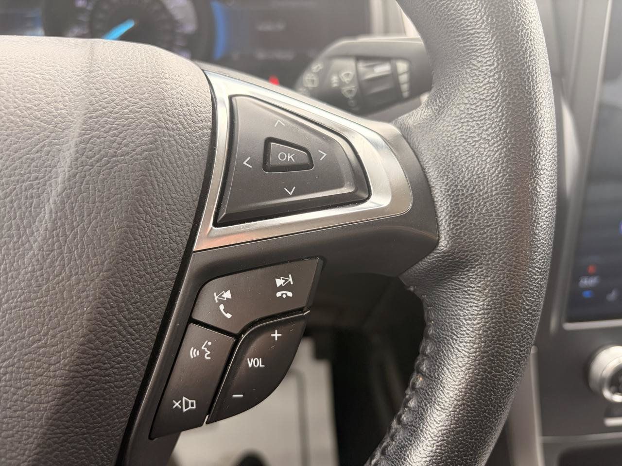 Used 2023 Ford Edge SEL AWD/4WD image 15