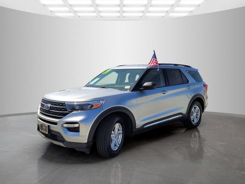 Used 2023 Ford Explorer XLT w/ Equipment Group 202A RWD image 8