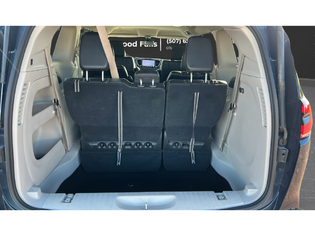 Used 2024 Chrysler Pacifica Touring-L FWD image 17