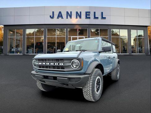 New 2025 Ford Bronco w/ Sasquatch Package image 1