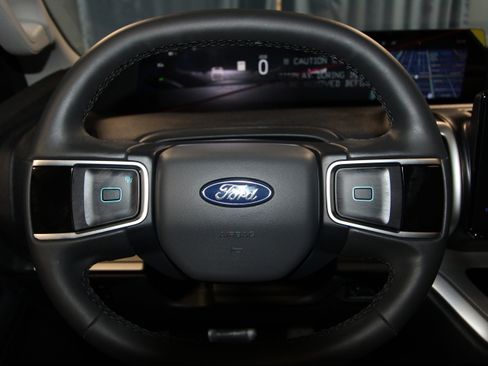 New 2026 Ford Expedition Active image 9