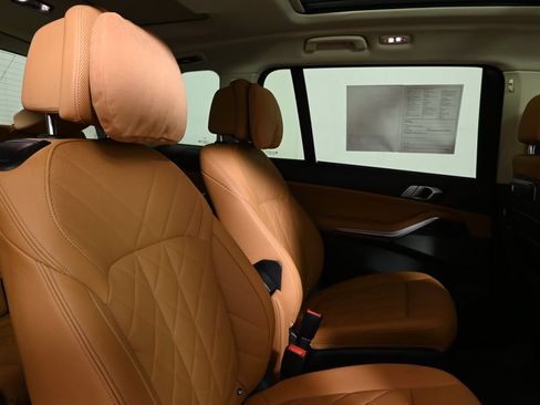 Certified 2024 BMW X7 xDrive40i w/ Premium Package AWD/4WD image 36