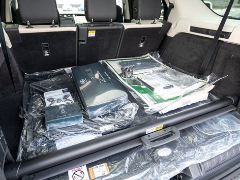 New 2025 Land Rover Discovery S image 25