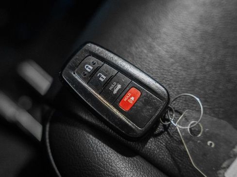 Used 2018 Toyota Camry XLE image 42