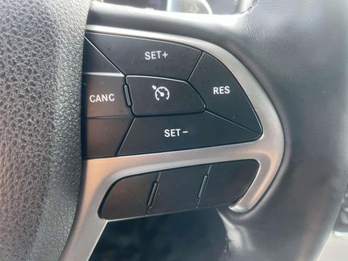Used 2017 Jeep Grand Cherokee Altitude RWD image 21