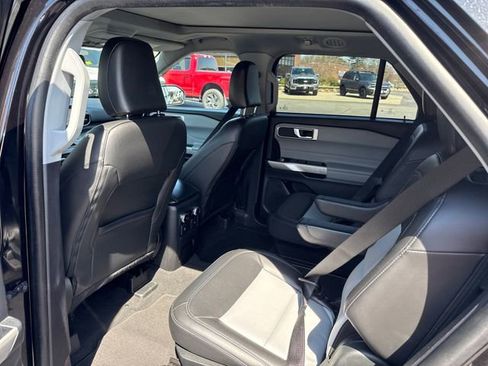 Certified 2022 Ford Explorer XLT w/ Equipment Group 202A image 10