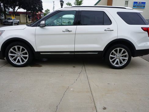 Used 2016 Ford Explorer Limited w/ Equipment Group 301A AWD/4WD image 5