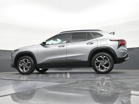 Used 2024 Chevrolet Trax LT w/ Driver Confidence Package FWD image 21