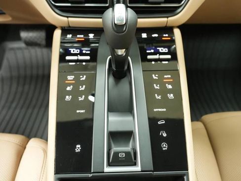 New 2026 Porsche Macan AWD/4WD image 23