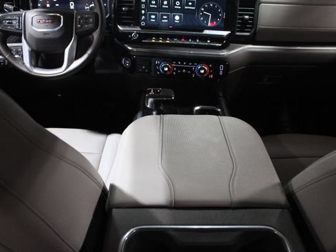 Used 2024 GMC Sierra 1500 SLT w/ SLT Premium Plus Package AWD/4WD image 33