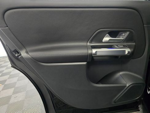 Used 2025 Mercedes-Benz GLB 250 4MATIC image 19