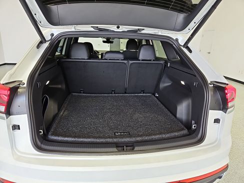 New 2026 Volkswagen Atlas Cross Sport SE FWD image 13