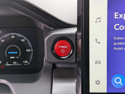 Certified 2025 Toyota Tacoma TRD Off-Road image 27