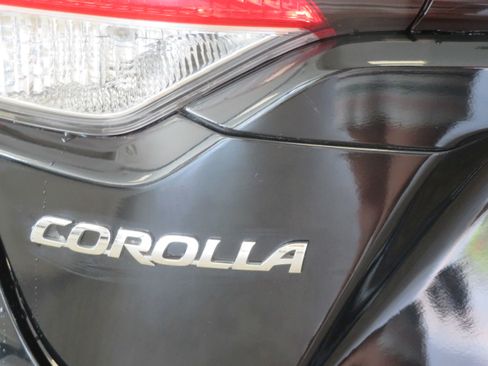 Used 2021 Toyota Corolla LE FWD image 60