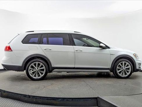 Used 2017 Volkswagen Golf Alltrack SEL image 9