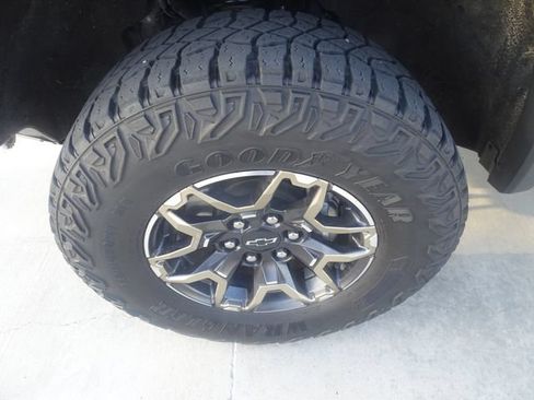 Used 2023 Chevrolet Colorado ZR2 AWD/4WD image 10